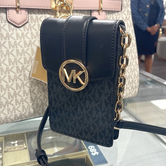 Michael Kors Carmen Small Logo Smartphone Crossbody Bag
Black Signature 
NWT - Picture 10 of 16